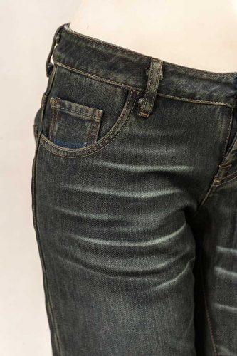 dettaglio finissaggio laser jeans 